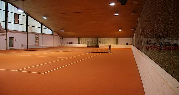 Blick auf Fußballplatz & Tennisplatz